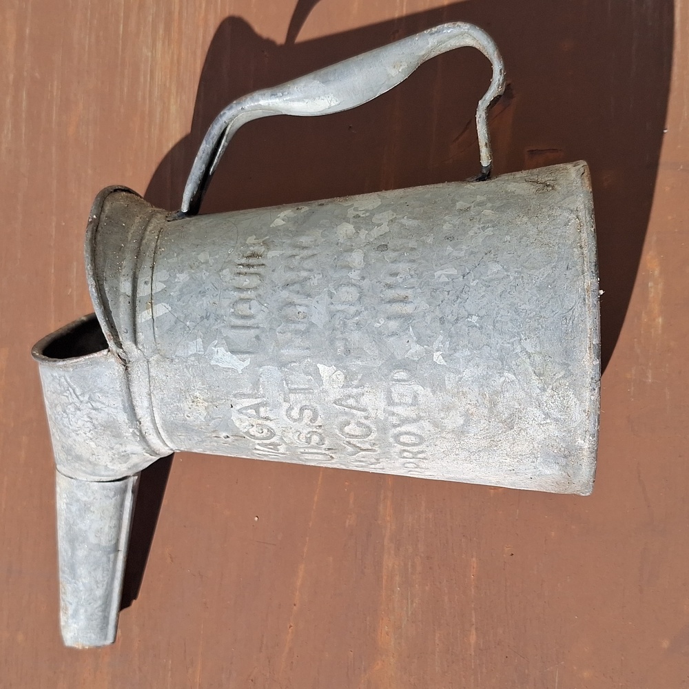 Vintage 1 Quart Galvanized Liquid Oil Can With Spout - Picture 2 of 5